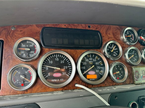 2003 Peterbilt 387, красный, 1700000 рублей - вид 7