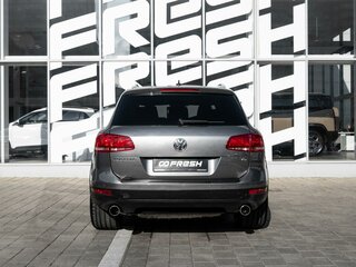 2010 Volkswagen Touareg II, серый, 1590000 рублей, вид 4