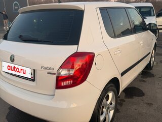 2011 Skoda Fabia II Рестайлинг, белый, 650000 рублей, вид 4