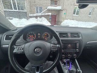 2014 Volkswagen Jetta VI Рестайлинг, чёрный, 1030000 рублей, вид 4