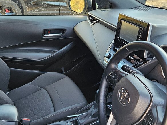 2018 Toyota Corolla Sport XII (E210), белый, 1700000 рублей - вид 16