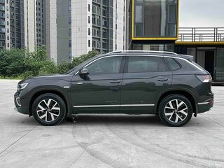 2023 Volkswagen Tayron I Рестайлинг, чёрный, 1740000 рублей, вид 4