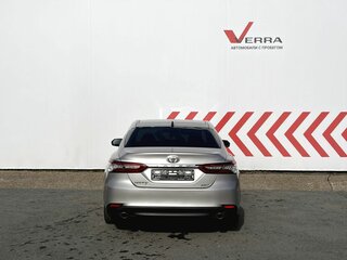 2022 Toyota Camry VIII (XV70) Рестайлинг, серебристый, 2900000 рублей, вид 4