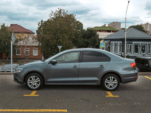 2012 Volkswagen Jetta VI, серебристый, 1150000 рублей - вид 3