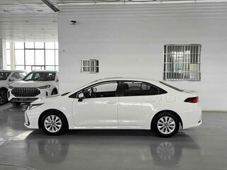 2021 Toyota Corolla XII (E210), белый, 1200000 рублей, вид 3