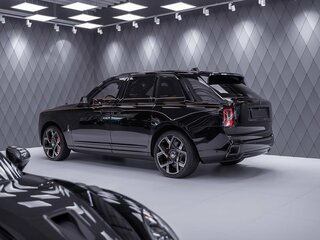 2026 Rolls-Royce Cullinan Black Badge I Рестайлинг (Series II), чёрный, 65000000 рублей, вид 2