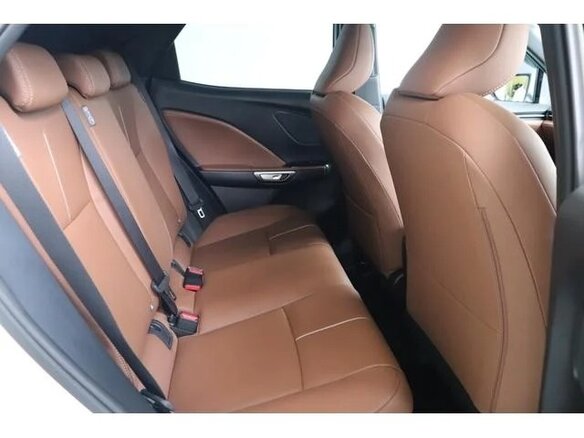 2025 Lexus LBX, белый, 4333666 рублей - вид 32