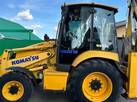 2007 Komatsu WB93R-5, золотистый, 5500000 рублей, вид 1