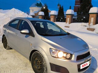 2013 Chevrolet Aveo II, серебристый, 660000 рублей, вид 3