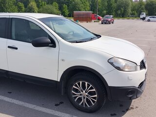 2013 Nissan Qashqai I Рестайлинг, белый, 860000 рублей, вид 2