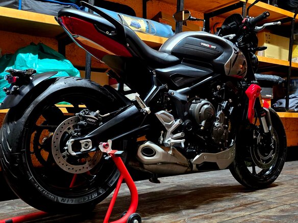 2021 Triumph Trident 660, чёрный - вид 1