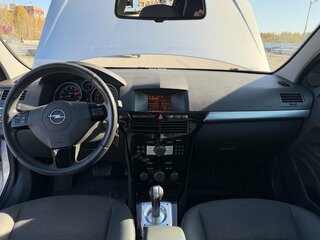 2009 Opel Astra H Рестайлинг, серебристый, 390000 рублей, вид 5