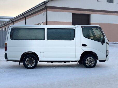 2002 Toyota Dyna, белый, 1490000 рублей, вид 4