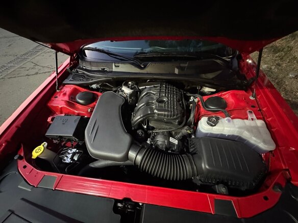 2023 Dodge Challenger III Рестайлинг 2, красный, 5700000 рублей - вид 5
