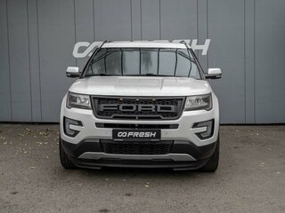2016 Ford Explorer V Рестайлинг, белый, 1889000 рублей, вид 3