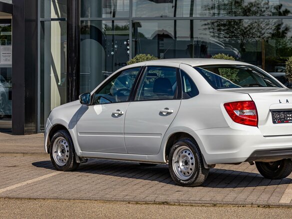 2024 Lada (ВАЗ) Granta I Рестайлинг, белый, 755000 рублей - вид 8