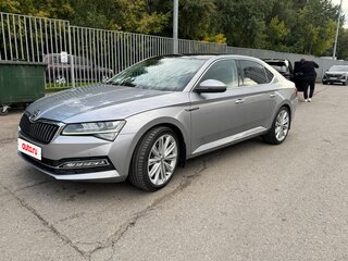 2020 Skoda Superb III Рестайлинг, серебристый, 2850000 рублей, вид 1