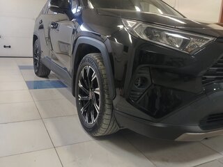 2022 Toyota RAV4 V (XA50), чёрный, 3600000 рублей, вид 1