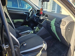 2019 Volkswagen Tiguan II, чёрный, 3100000 рублей, вид 4