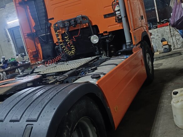 2010 Volvo FH, оранжевый, 4100000 рублей - вид 24