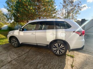 2019 Mitsubishi Outlander III Рестайлинг 3, белый, 1950000 рублей, вид 4