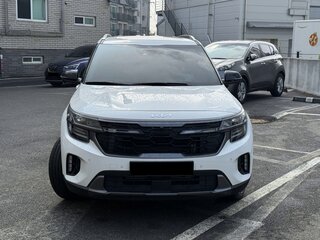 2023 Kia Seltos I Рестайлинг, белый, 1877000 рублей, вид 2