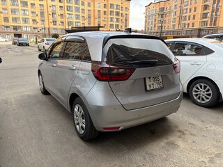 2020 Honda Fit IV, серебристый, 1500000 рублей, вид 4