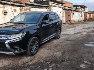2015 Mitsubishi Outlander III Рестайлинг 2, чёрный, 2100000 рублей, вид 3