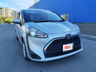 2020 Toyota Sienta II Рестайлинг, серебристый, 1880000 рублей, вид 5