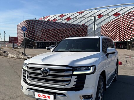 2023 Toyota Land Cruiser 300 Series, белый, 11200000 рублей, вид 2