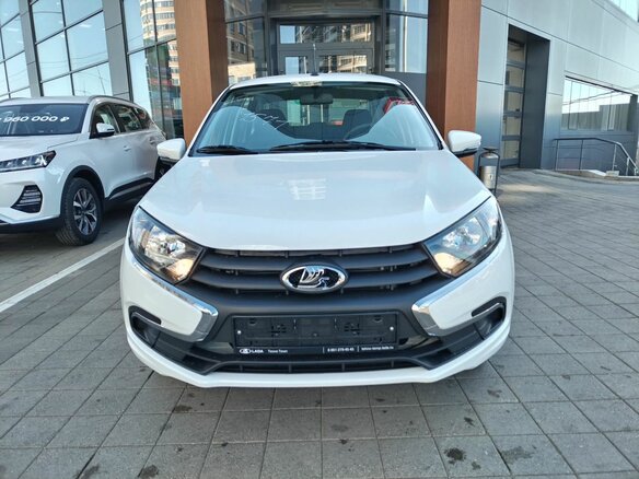 2026 Lada (ВАЗ) Granta I Рестайлинг, белый - вид 2