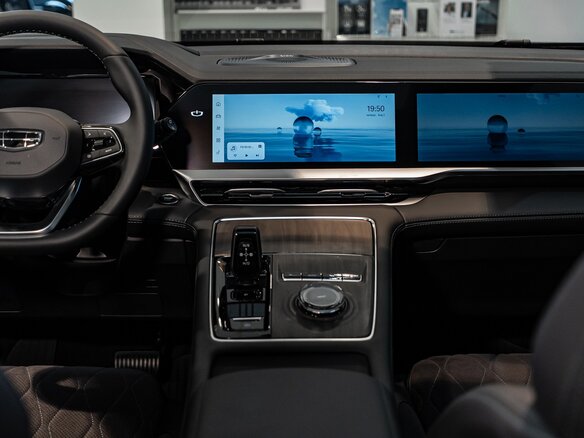 2026 Geely Monjaro I Рестайлинг, белый - вид 27
