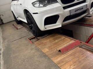 2009 BMW X6 35i 6-speed I (E71), белый, 1900000 рублей, вид 2