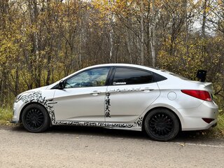 2015 Hyundai Solaris I Рестайлинг, серебристый, 870000 рублей, вид 5
