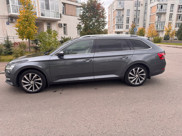 2020 Skoda Superb III Рестайлинг, серый, 2520000 рублей - вид 3