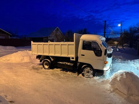 1987 Toyota Dyna, белый, 1850000 рублей, вид 2