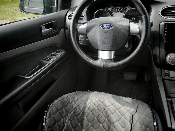 2010 Ford Focus II Рестайлинг, чёрный, 550000 рублей - вид 13