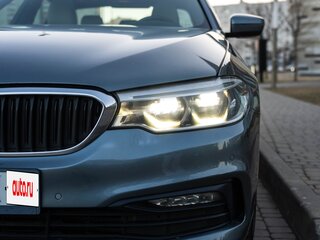2017 BMW 5 серии 530e VII (G30/G31/G38), серебристый, 2400000 рублей, вид 4