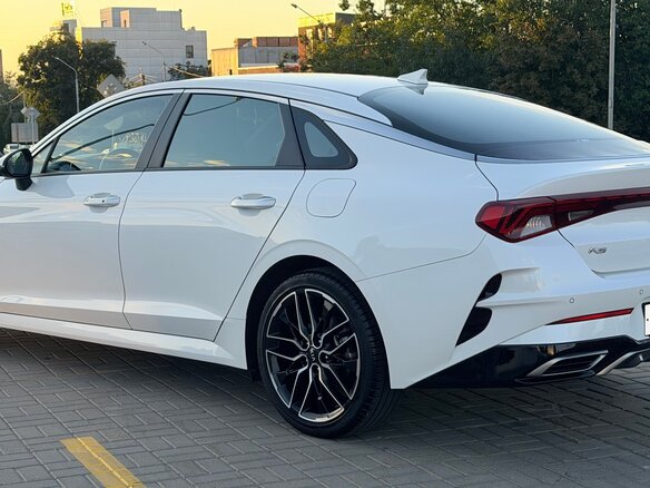 2021 Kia K5 III, белый, 2900000 рублей - вид 2