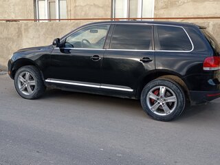 2004 Volkswagen Touareg I, чёрный, 550000 рублей, вид 1