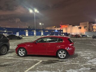 2008 BMW 1 серии 120i I (E81/E82/E87/E88) Рестайлинг, красный, 900000 рублей, вид 3