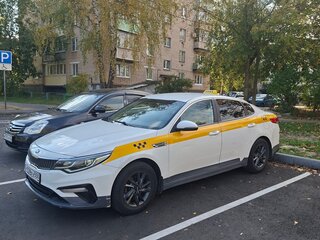2019 Kia Optima IV Рестайлинг, белый, 900000 рублей, вид 1