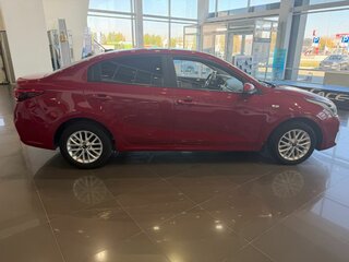 2019 Kia Rio IV, красный, 1449900 рублей, вид 4