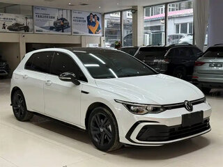 2023 Volkswagen Golf VIII, белый, 2040000 рублей, вид 1