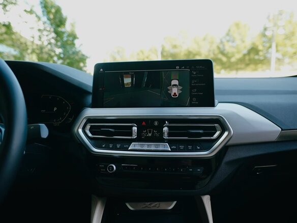 2023 BMW X4 30i II (G02) Рестайлинг, белый, 6698000 рублей - вид 33