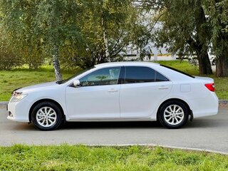 2013 Toyota Camry VII (XV50), белый, 1395000 рублей, вид 2