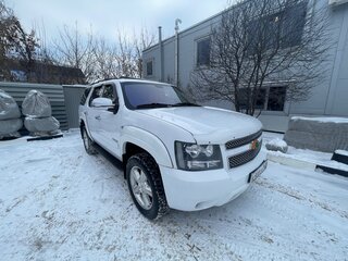 2011 Chevrolet Tahoe 6AT III, белый, 2100000 рублей, вид 2