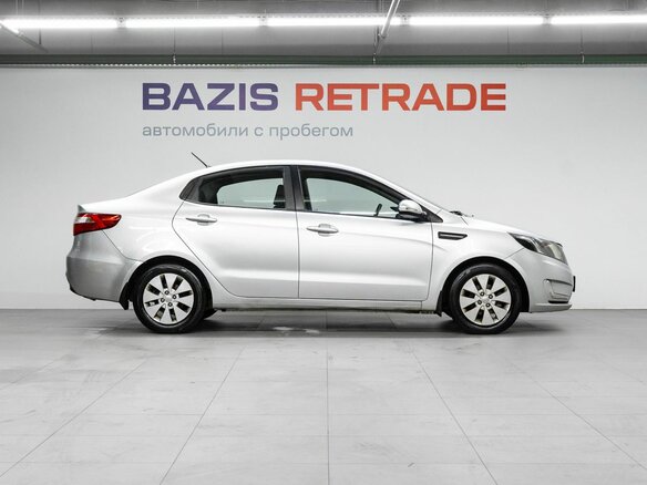 2013 Kia Rio 5-speed III, серебристый, 829000 рублей - вид 3