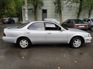 1991 Toyota Vista III (V30), серебристый, 410000 рублей, вид 3