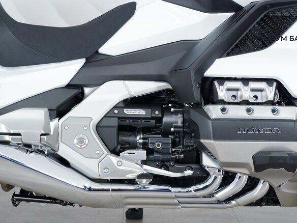 2026 Honda GL 1800 Gold Wing, белый, 3777000 рублей - вид 9